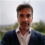 Professeur de Français et de communication tous niveaux diplômé du supérieur en droit et sciences politiques et journaliste depuis de nombreuses années, résidant à proximité d'Annecy.